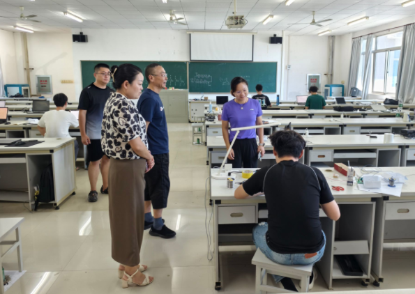 抓住暑期教学空档期进行硬化改造为师生日常通行增添了安全保障 抓住暑期教学空档期进行硬化改造为师生日常通行增添了安全保障