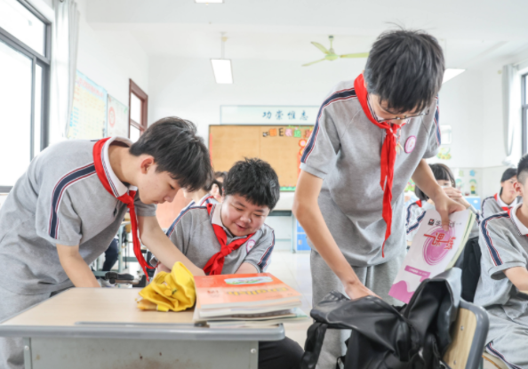 让孩子燃起对校园日子的神往从心思上对新学期充溢期待和信心 让孩子燃起对校园日子的神往从心思上对新学期充溢期待和信心