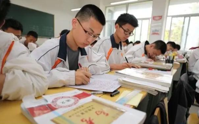 家长与周边居民暴露出教育规划与城市发展顶层设计衔接的短板 家长与周边居民暴露出教育规划与城市发展顶层设计衔接的短板