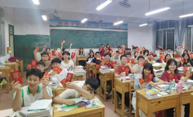 重言亦重行以奉献诠释信仰留守乡土不只常识更用陪同传递勇气